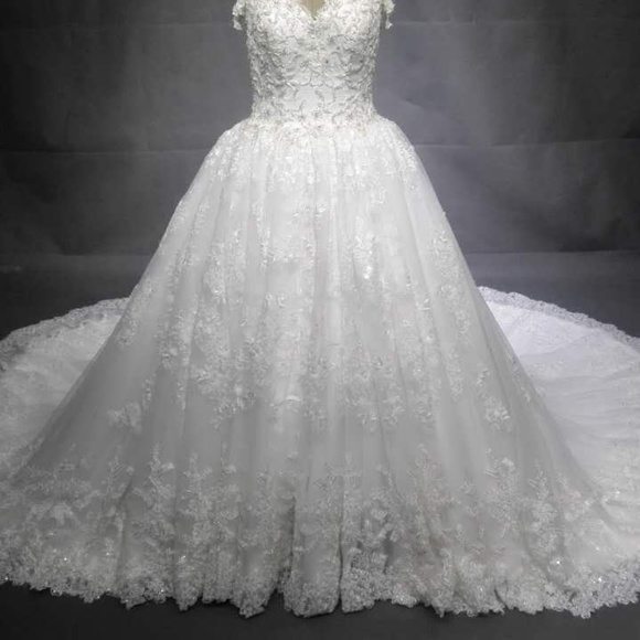 #LaToria Off the shoulder a-line bridal gown - Picture 6 of 6